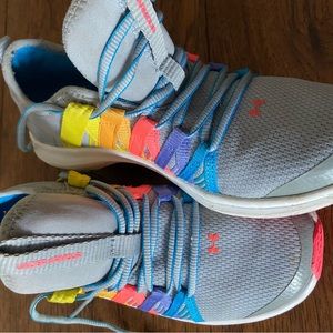 US size 3 youth under armor runners